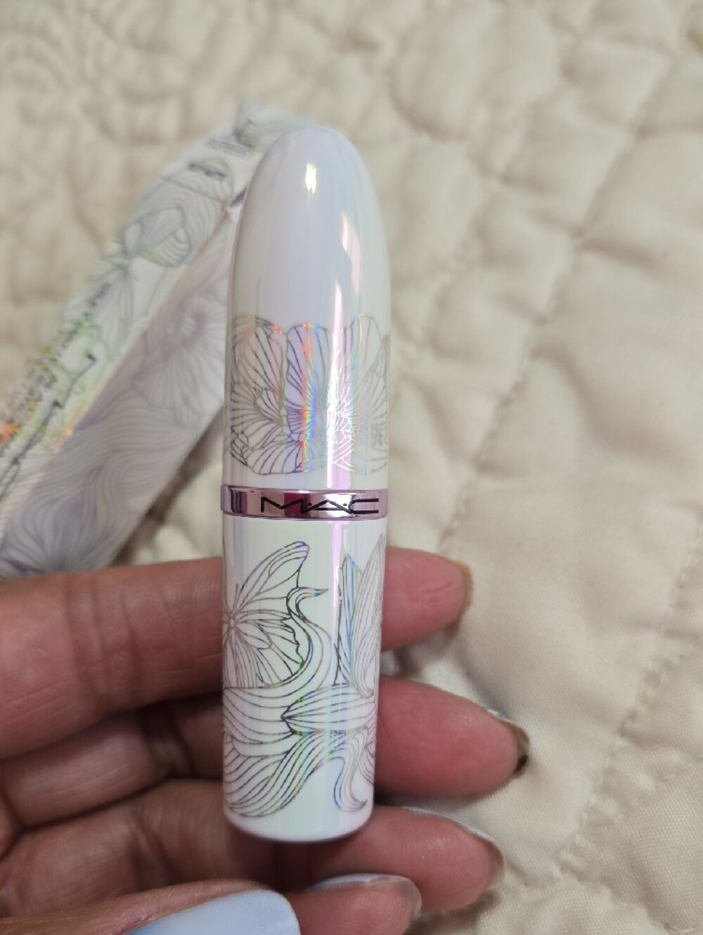 MAC Cosmetics Juiced Raspberry Silky Matte Lipstick in Iridescent White Case - Picture 2 of 9